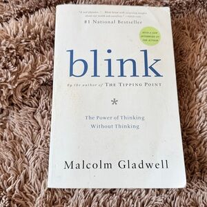Blink by Malcolm Gladwell softcover book